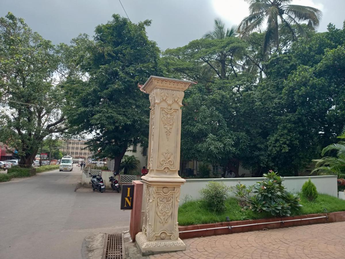 Hotel Madhuvan Serai Manipal Bagian luar foto