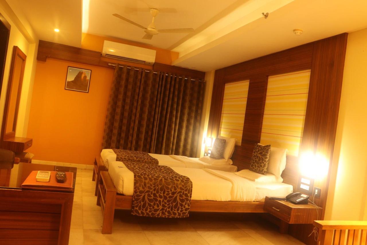 Hotel Madhuvan Serai Manipal Bagian luar foto