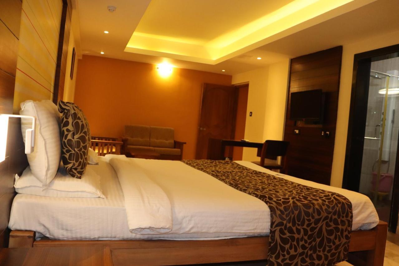 Hotel Madhuvan Serai Manipal Bagian luar foto