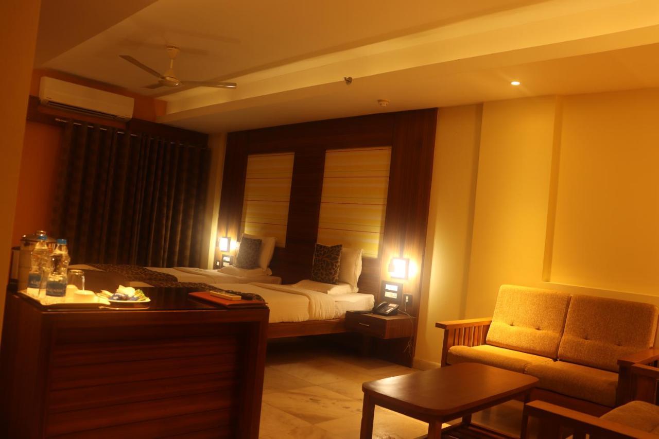 Hotel Madhuvan Serai Manipal Bagian luar foto