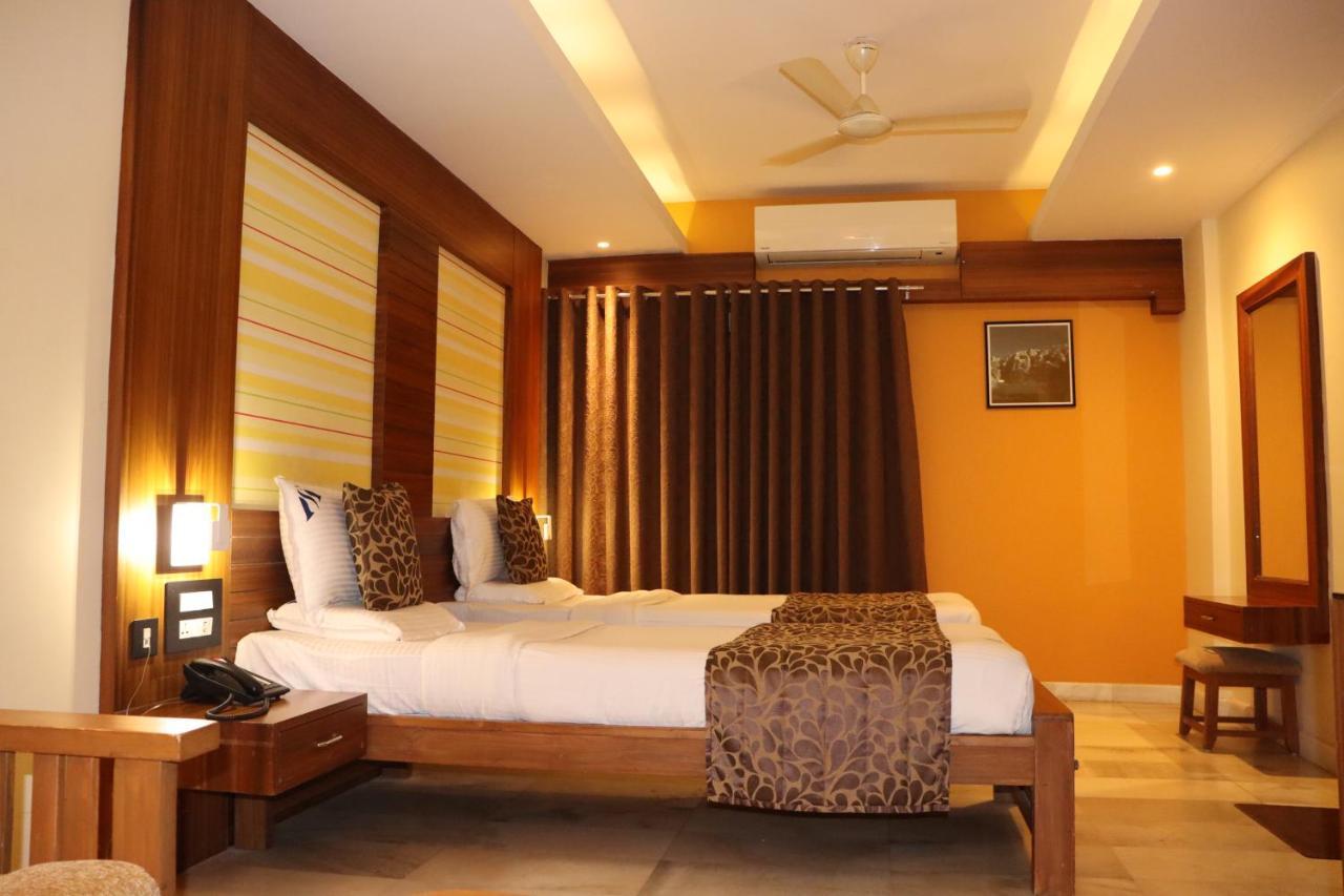Hotel Madhuvan Serai Manipal Bagian luar foto