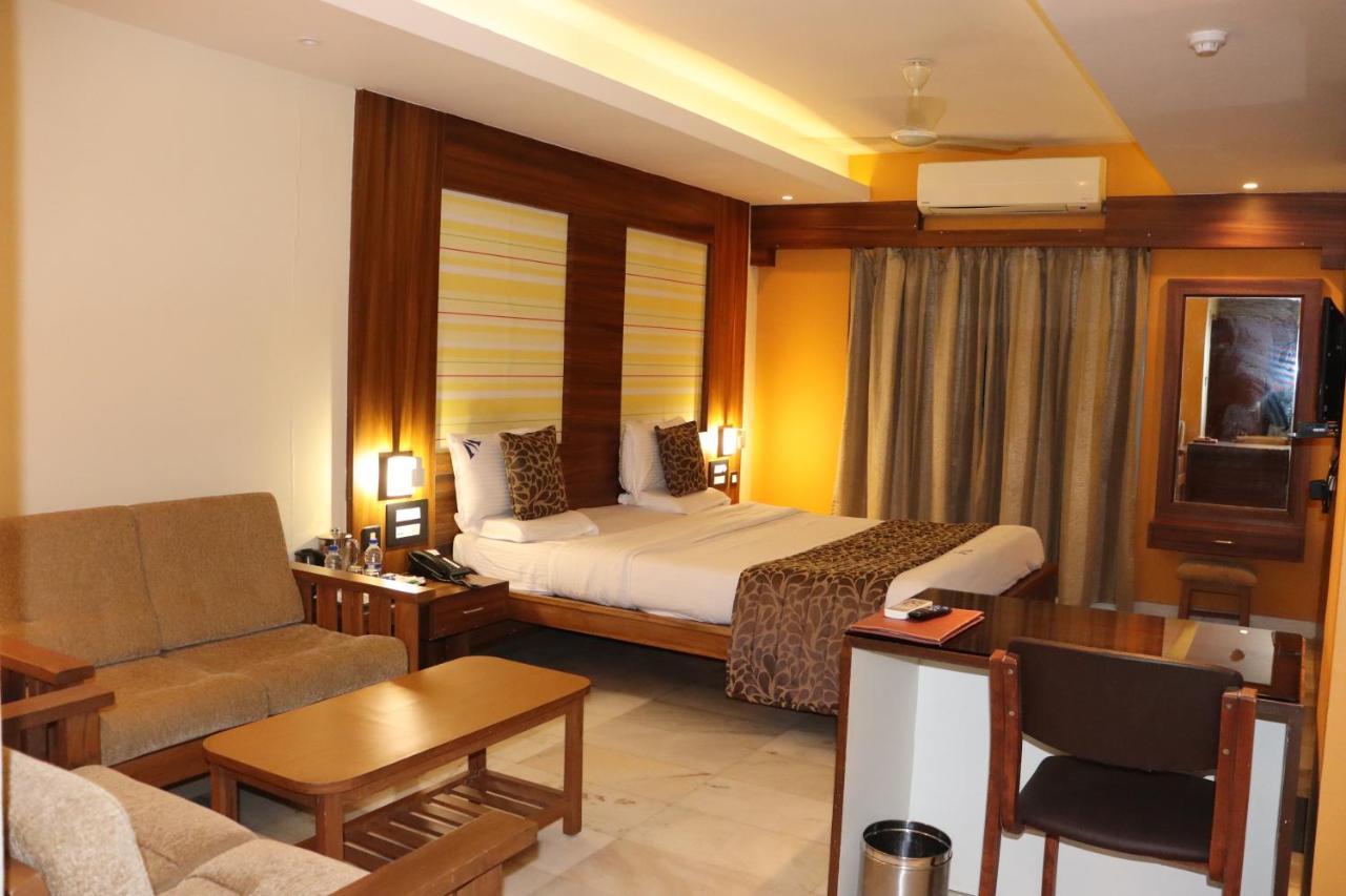 Hotel Madhuvan Serai Manipal Bagian luar foto
