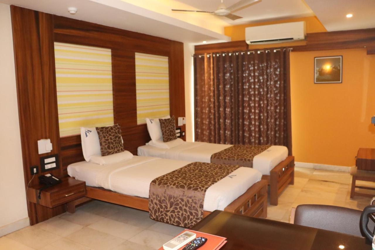 Hotel Madhuvan Serai Manipal Bagian luar foto