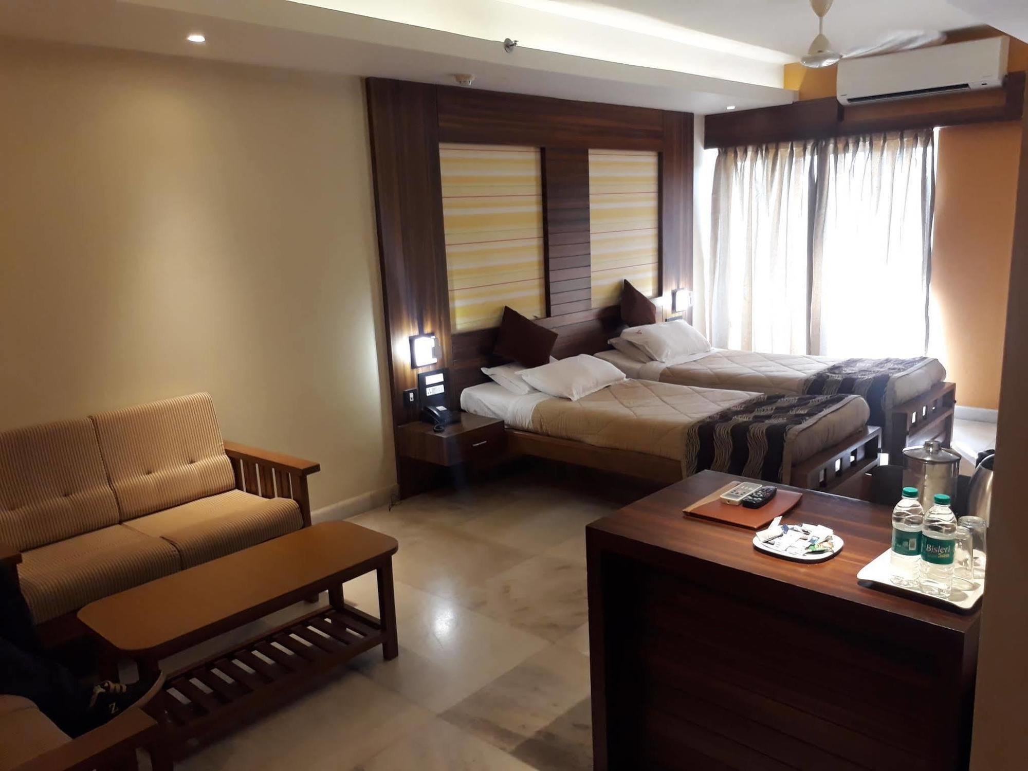 Hotel Madhuvan Serai Manipal Bagian luar foto