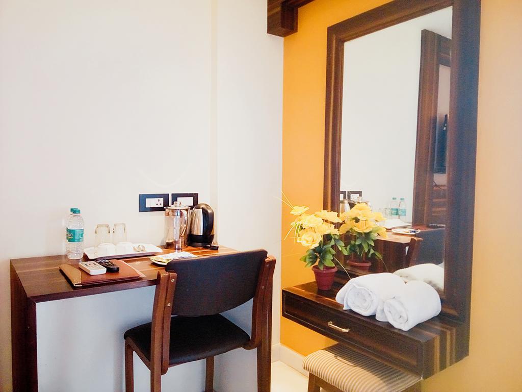 Hotel Madhuvan Serai Manipal Bagian luar foto
