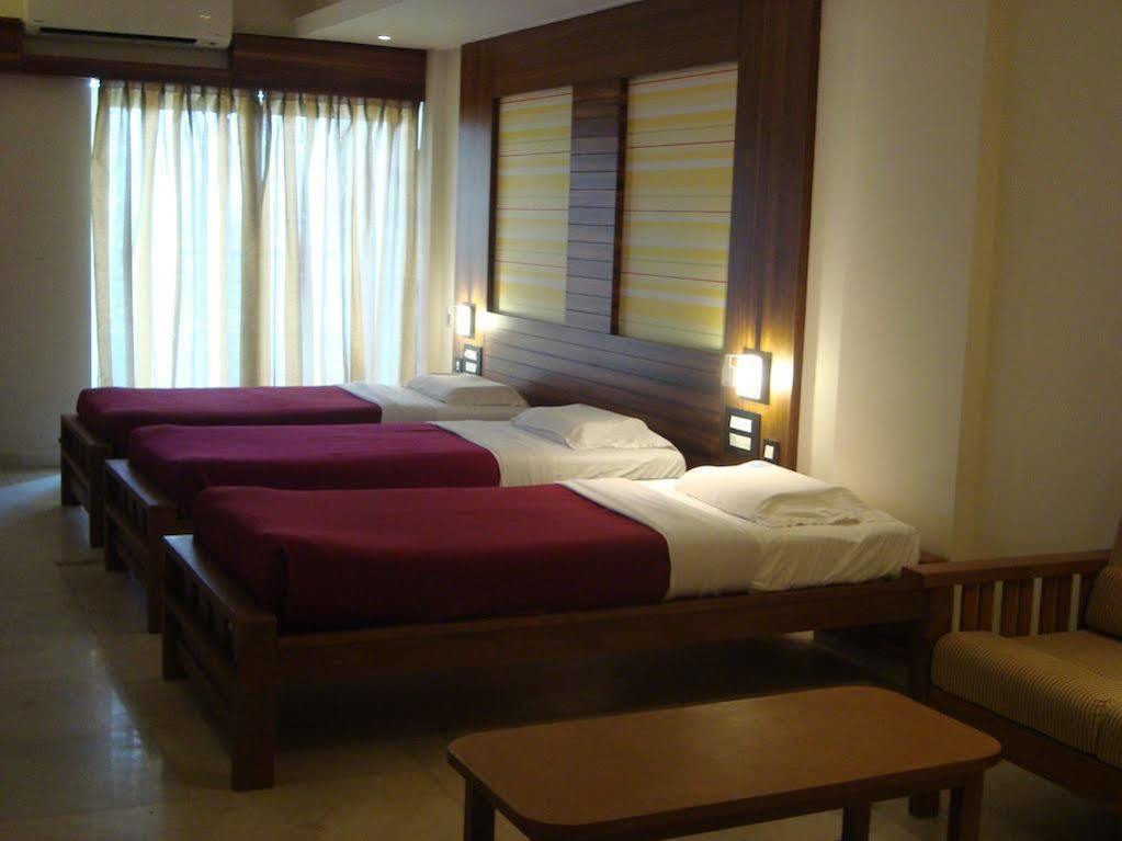 Hotel Madhuvan Serai Manipal Bagian luar foto