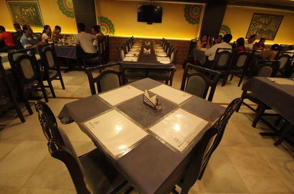 Hotel Madhuvan Serai Manipal Bagian luar foto