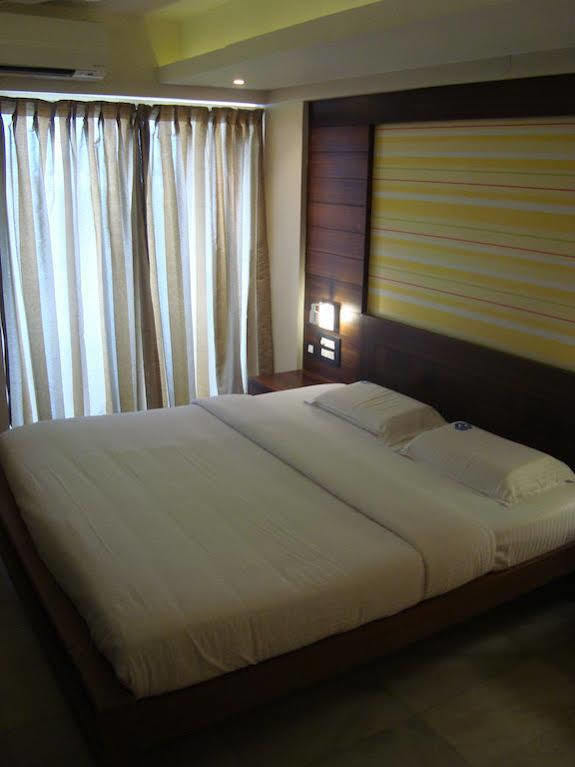 Hotel Madhuvan Serai Manipal Bagian luar foto