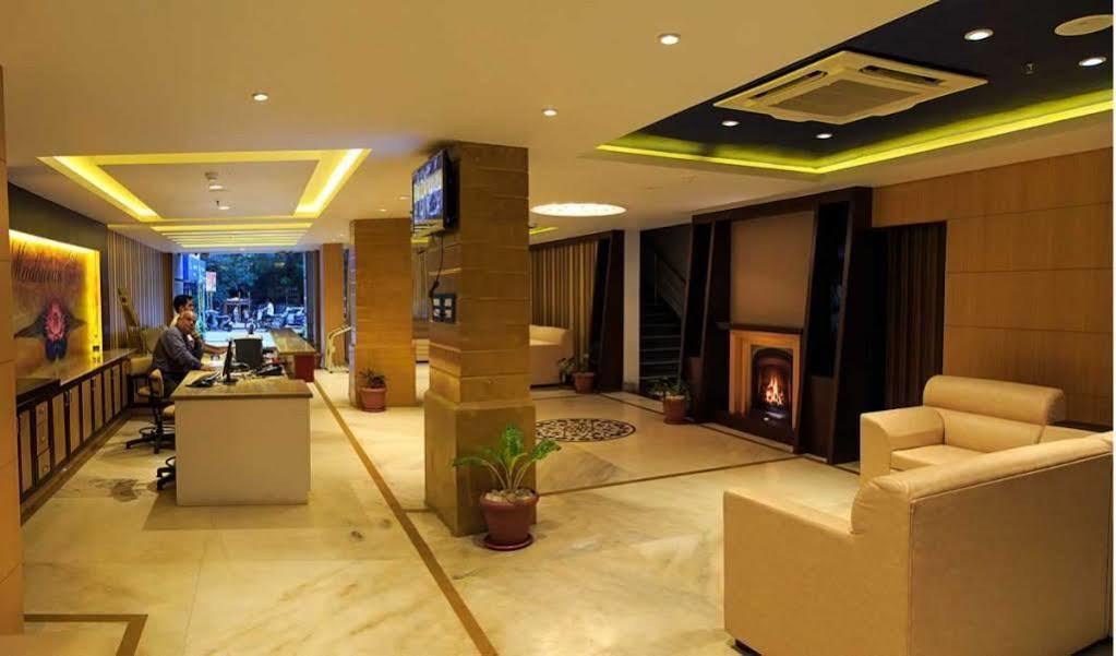 Hotel Madhuvan Serai Manipal Bagian luar foto